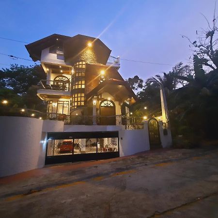 El Castillo Bed And Breakfast Angono Esterno foto