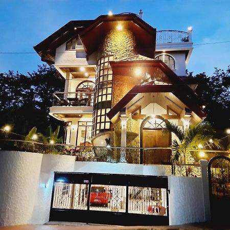 El Castillo Bed And Breakfast Angono Esterno foto