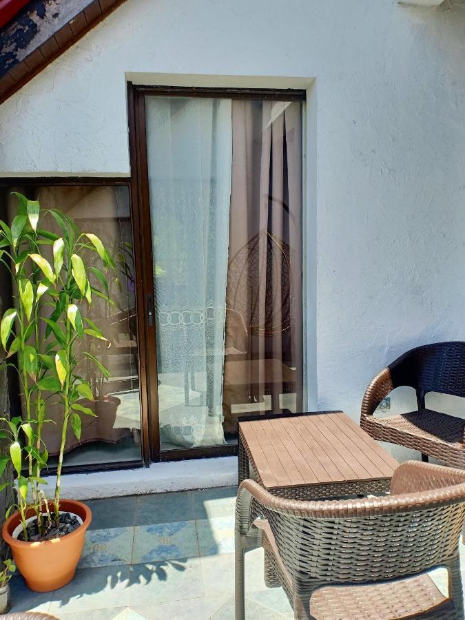 El Castillo Bed And Breakfast Angono Esterno foto