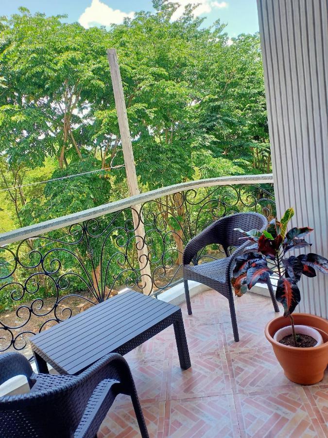 El Castillo Bed And Breakfast Angono Esterno foto