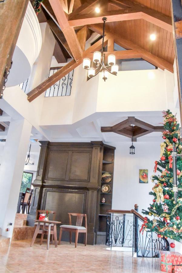 El Castillo Bed And Breakfast Angono Esterno foto