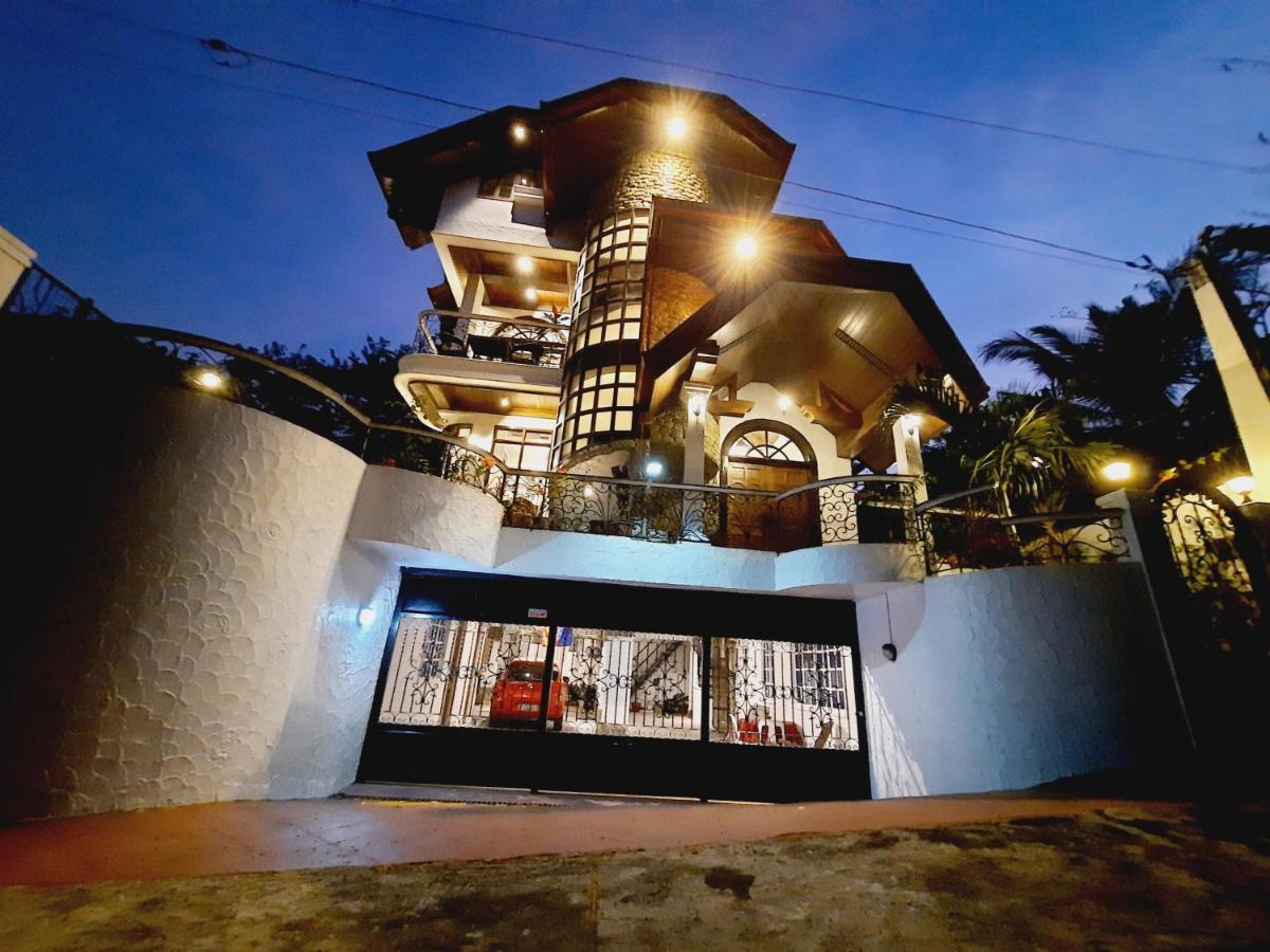 El Castillo Bed And Breakfast Angono Esterno foto