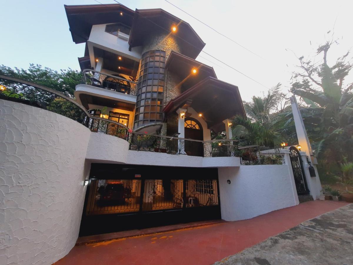 El Castillo Bed And Breakfast Angono Esterno foto