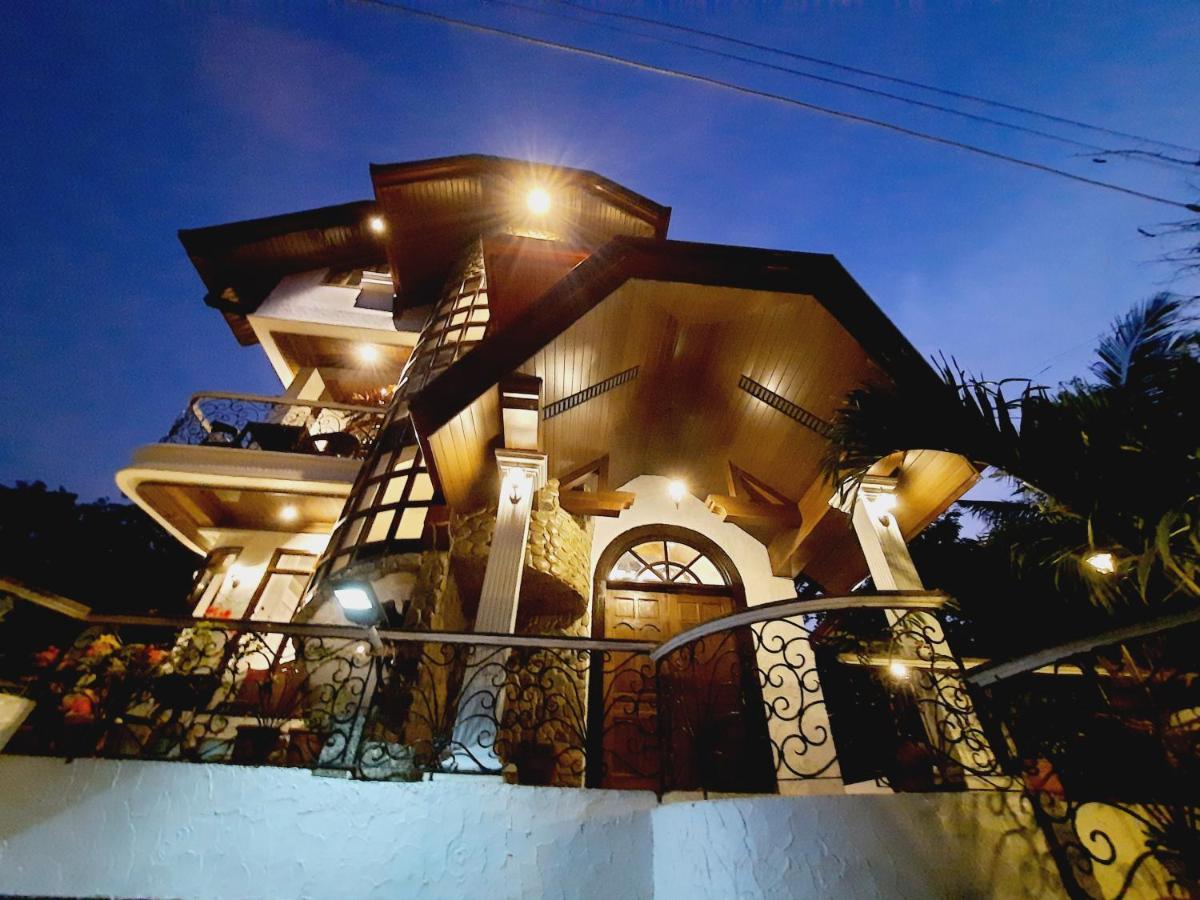 El Castillo Bed And Breakfast Angono Esterno foto