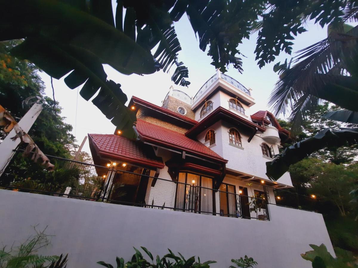 El Castillo Bed And Breakfast Angono Esterno foto