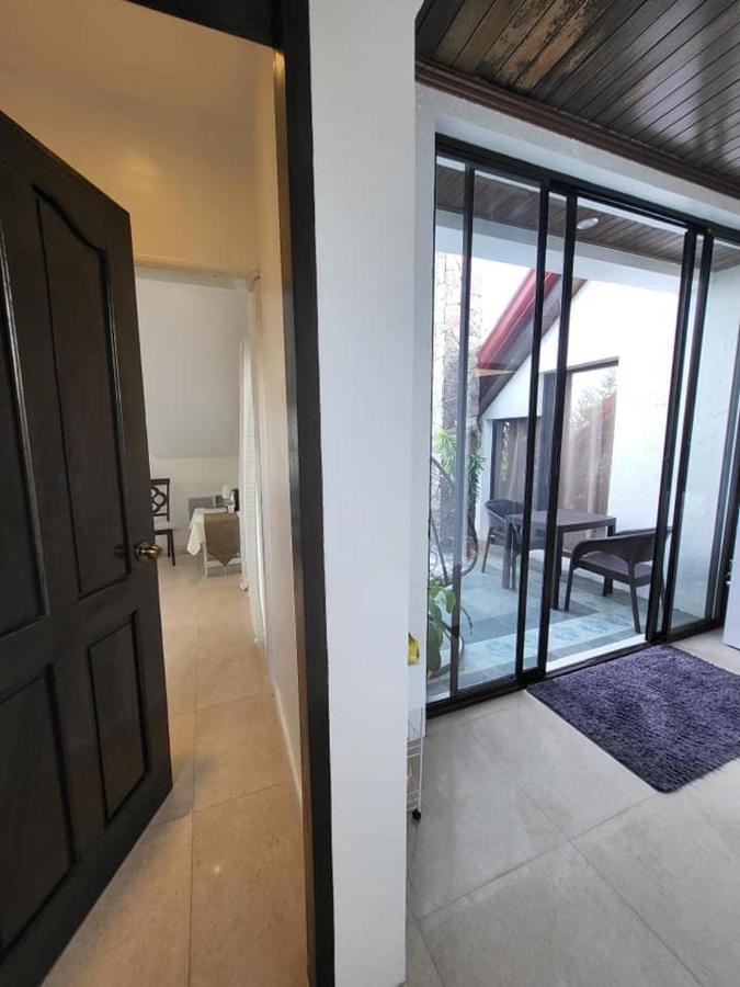 El Castillo Bed And Breakfast Angono Esterno foto