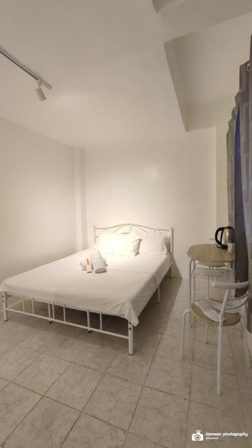 El Castillo Bed And Breakfast Angono Esterno foto