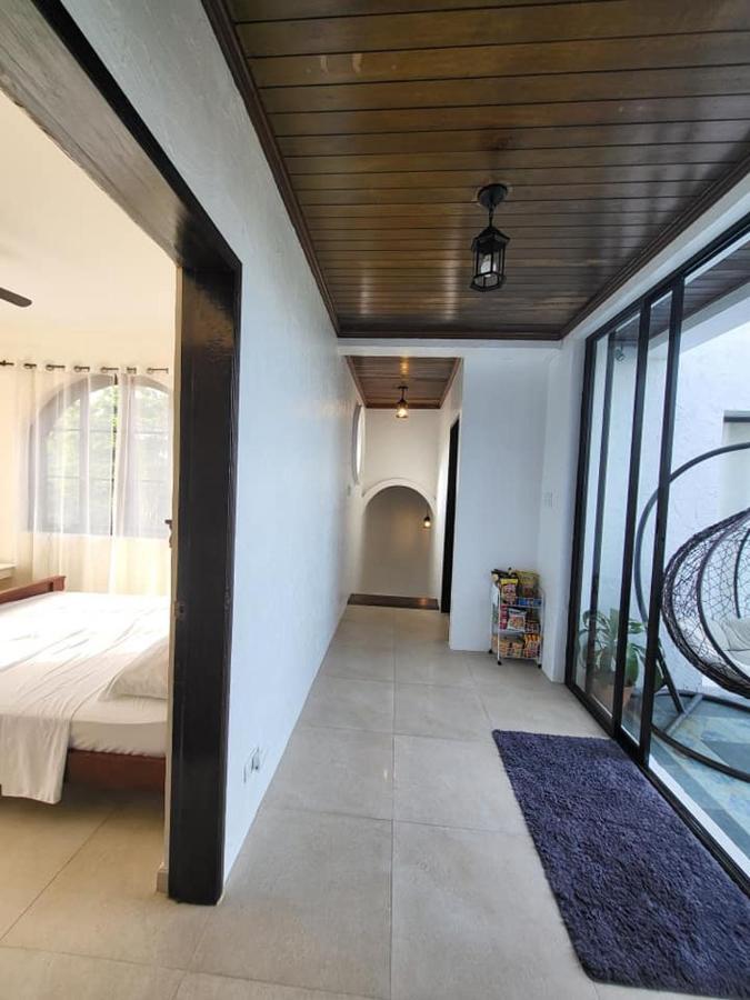 El Castillo Bed And Breakfast Angono Esterno foto