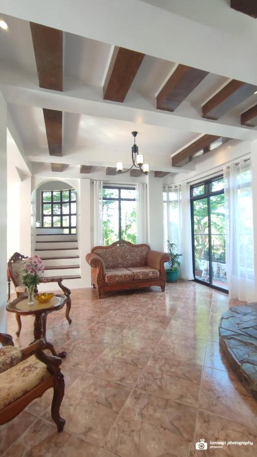 El Castillo Bed And Breakfast Angono Esterno foto