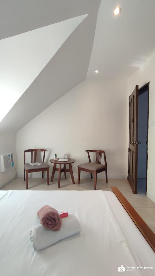 El Castillo Bed And Breakfast Angono Esterno foto