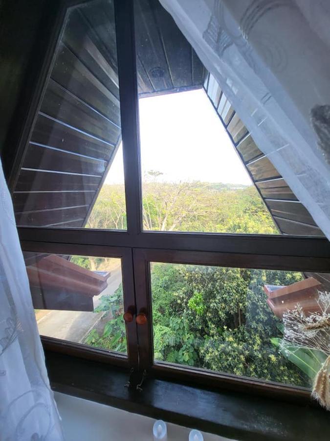 El Castillo Bed And Breakfast Angono Esterno foto
