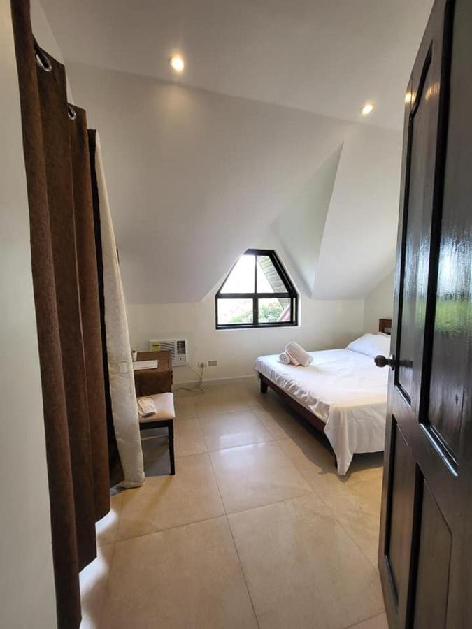 El Castillo Bed And Breakfast Angono Esterno foto