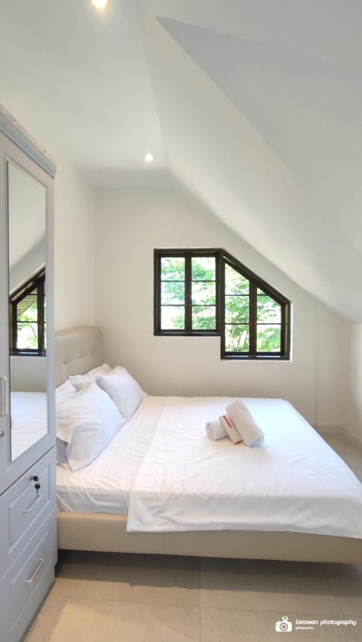 El Castillo Bed And Breakfast Angono Esterno foto