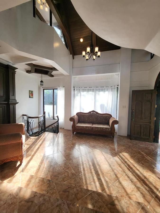 El Castillo Bed And Breakfast Angono Esterno foto