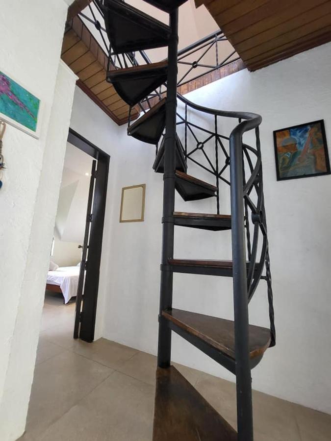El Castillo Bed And Breakfast Angono Esterno foto
